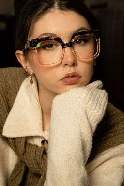 J'ai été attiré par cette photo. Il s'avère que ce sont des lunettes v0